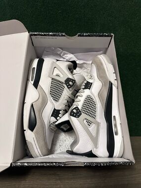 Jordan 4 Retro ‘Military’ Size 10